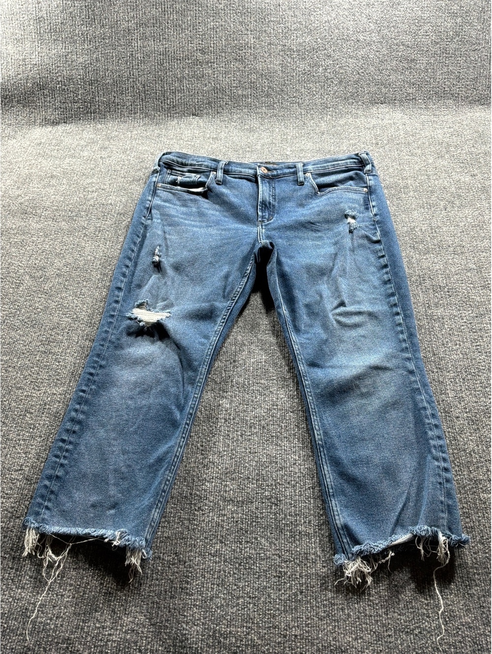 Silver Jeans Co. Not Your Boyfriend's Jeans Distressed Cropped Jeans W34 L27